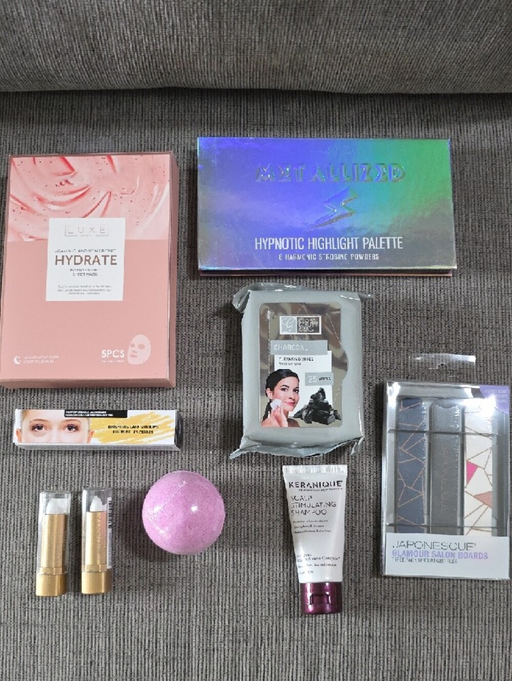 Beauty Bundle With A Variety Of Items And Brands, 9 Total, To Treat Yourself. - Picture 14 of 14